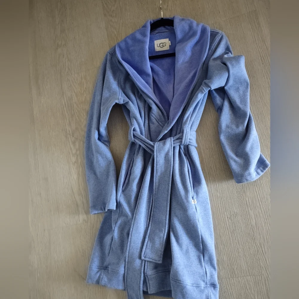 Women’s Ugg Lavender Heather Blanche Robe, Stylish, warm, cozy and Pockets!